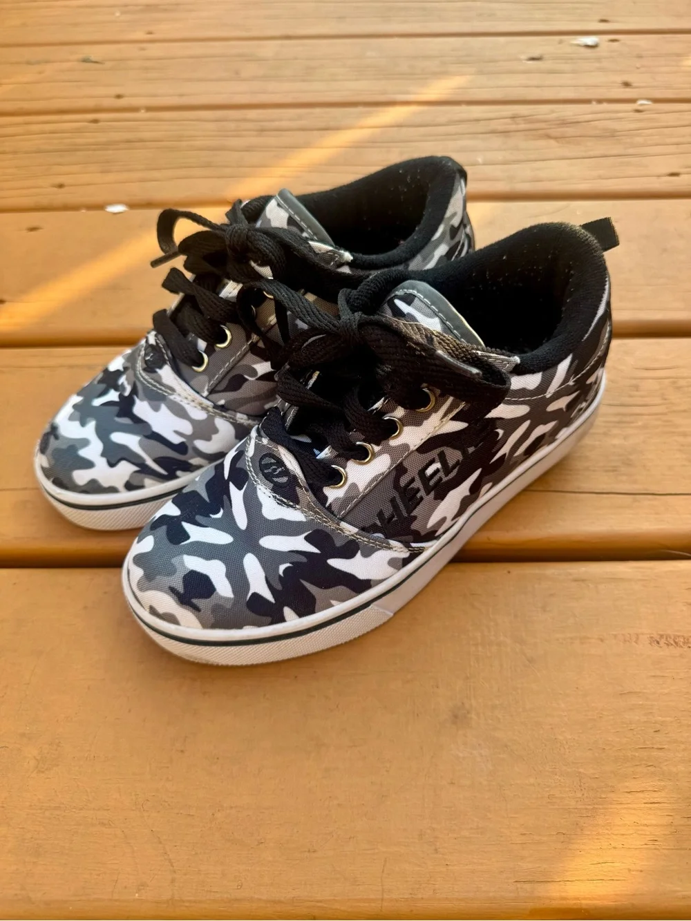 Heelys Pro 20 Prints Charcoal Camo Roller Skate Shoes Youth Size 3